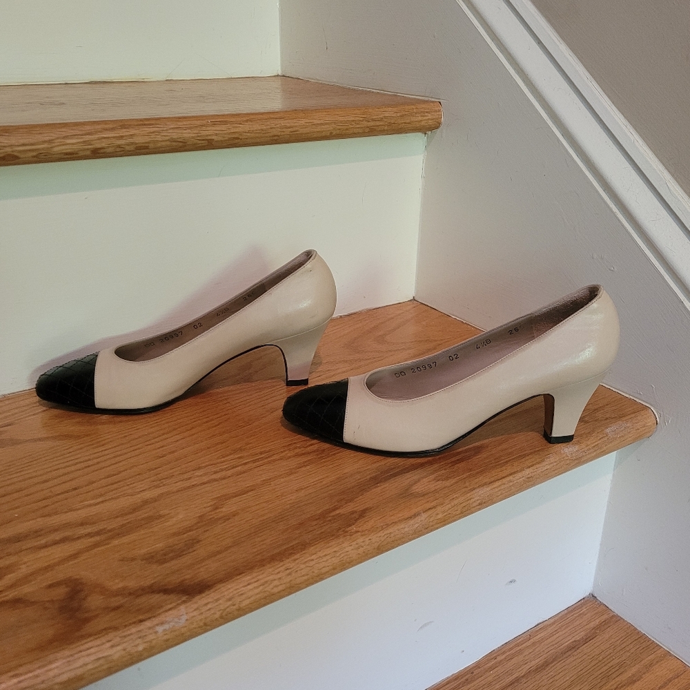 Salvatore Ferragamo Creme & Black Leather Heels Made in Italy